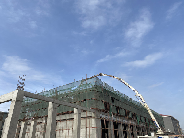 赤峰金剑2#车库工程完成封顶