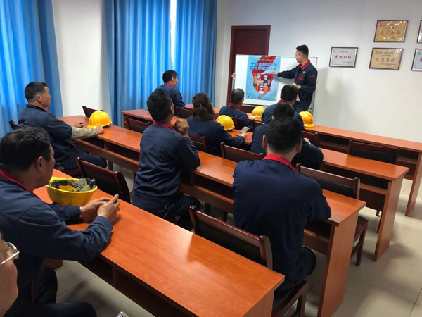 建材公司开展《职业病防治法》宣传周活动 建材公司开展《职业病防治法》宣传周活动