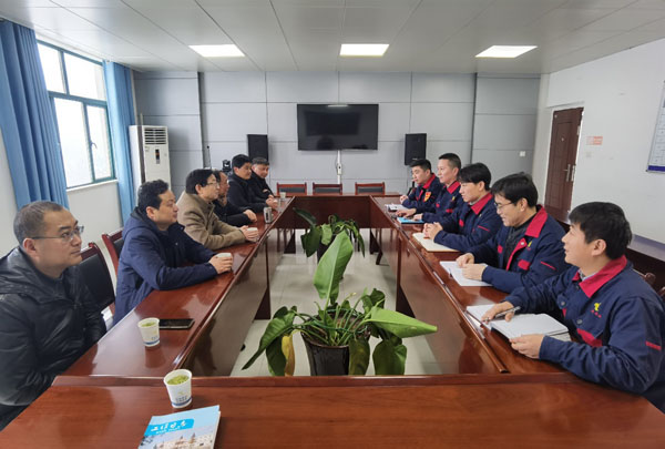 公司领导到各单位拜年 公司领导到各单位拜年