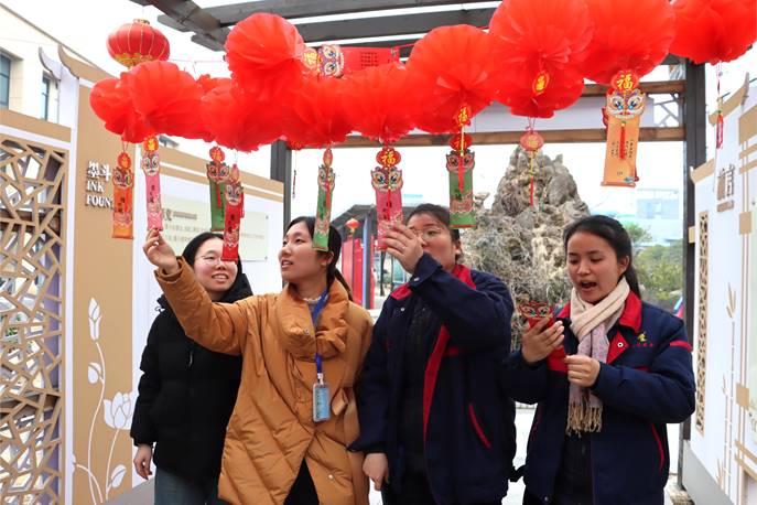 公司举办“猜灯谜 包汤圆 庆元宵”活动 公司举办“猜灯谜 包汤圆 庆元宵”活动